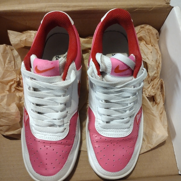 Custom Valentine's Day court vision low. Women's size 7 - Picture 5 of 6